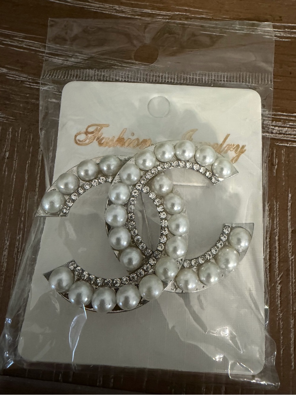 Faux pearl/faux crystal/silvertone double C brooch pin NEW